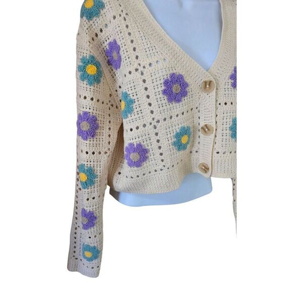 Crocheted Flower Pattern ButtonUp cropped Cardigan Sweater cottagecore fairycore - Picture 4 of 10